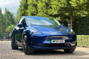 2024 Tesla Model Y Auto Rwd 5dr in Blue — image 2