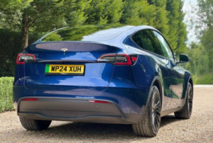 2024 Tesla Model Y Auto Rwd 5dr in Blue — image 3