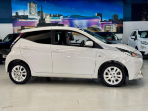2016 Toyota Aygo 1.0 Vvt-I X-Pure Euro 6 5dr in White — image 4