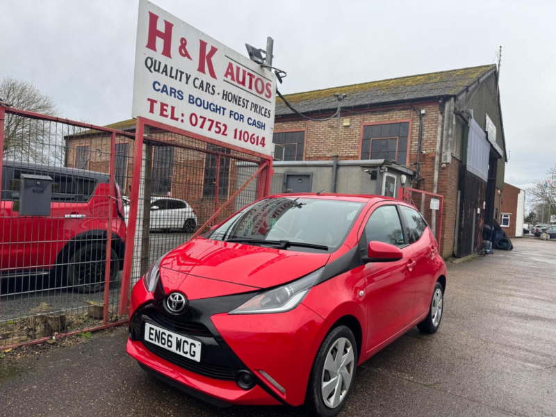 2017 Toyota Aygo 1.0 Vvt-I X-Play Euro 5 5dr Euro 5 in Red — image 1