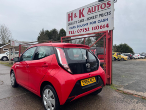2017 Toyota Aygo 1.0 Vvt-I X-Play Euro 5 5dr Euro 5 in Red — image 4