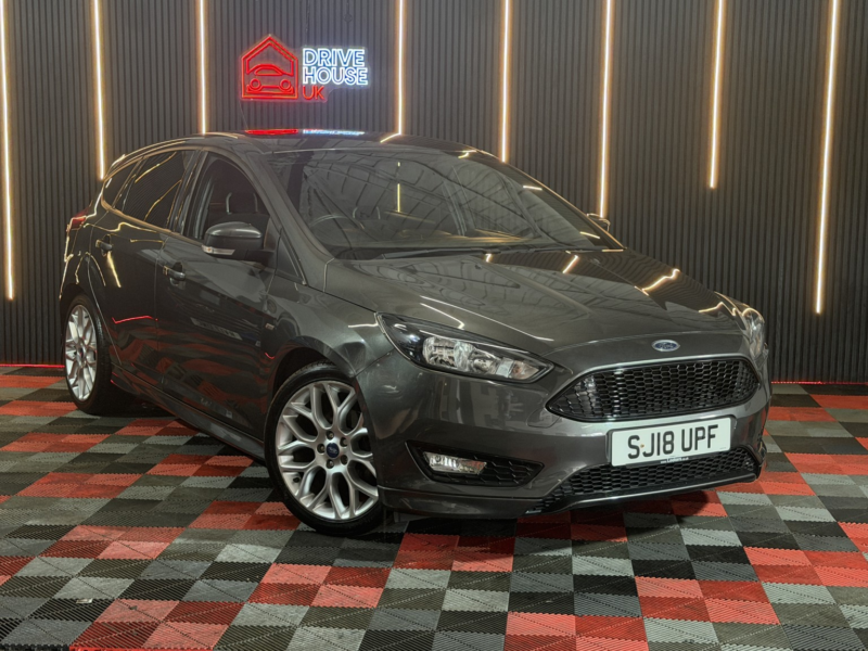 2018 Ford Focus 1.0 T Ecoboost St-Line in Grey — image 1