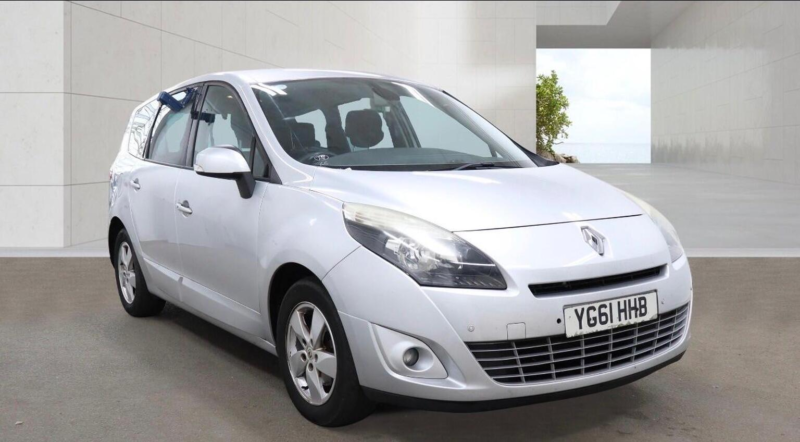 2011 Renault Grand Scenic 1.6 Vvt Dynamique Tomtom Euro 5 5dr in Silver — image 1