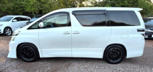 2012 Toyota Vellfire 2.4l Petrol - G Edition- Captain Seats-Upgraded Car-Ulez/caz Pass-Free 48months Gold Warranty & 12months Aa Breakdown Cover in White — image 6