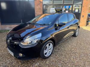2015 Renault Clio 1.5 Dynamique Nav Dci 90 in Black — image 2