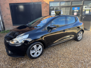 2015 Renault Clio 1.5 Dynamique Nav Dci 90 in Black — image 3