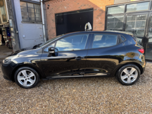 2015 Renault Clio 1.5 Dynamique Nav Dci 90 in Black — image 5