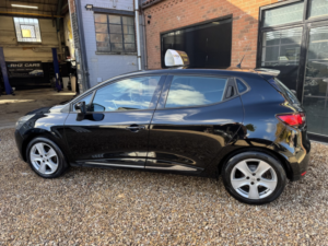 2015 Renault Clio 1.5 Dynamique Nav Dci 90 in Black — image 6