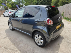 2011 Toyota Aygo 1.0 Vvt-I Go Euro 5 5dr in Grey — image 6