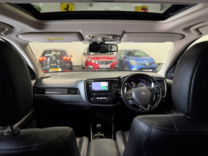 2016 Mitsubishi Outlander 2.2 Di-D 4 in Black — image 2
