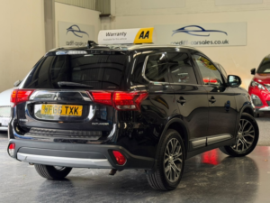 2016 Mitsubishi Outlander 2.2 Di-D 4 in Black — image 6