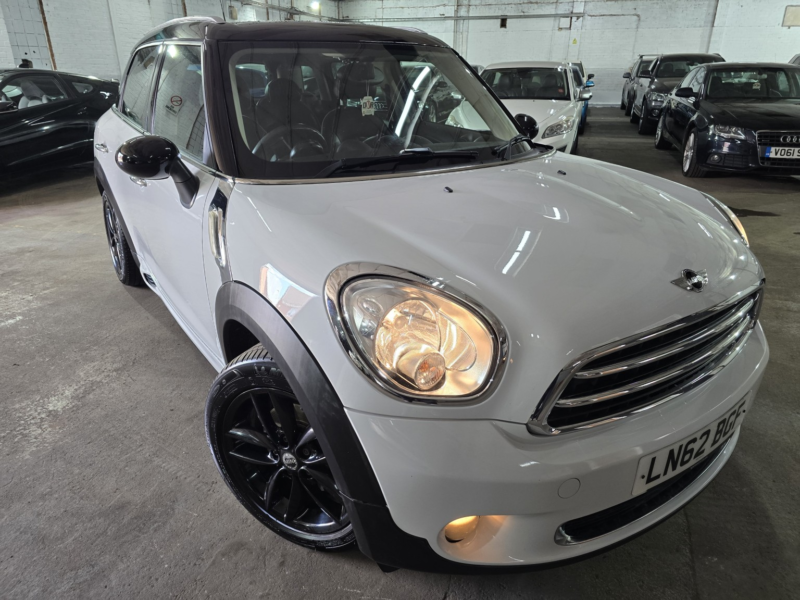 2012 MINI Countryman 1.6 Cooper D Countryman in White — image 1