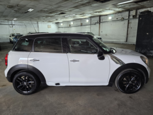 2012 MINI Countryman 1.6 Cooper D Countryman in White — image 4
