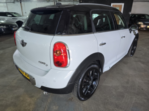2012 MINI Countryman 1.6 Cooper D Countryman in White — image 5