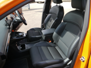 2023 MG Mg4 64kwh Trophy Long Range Hatchback 5dr Electric Auto (203 Ps) in Orange — image 2