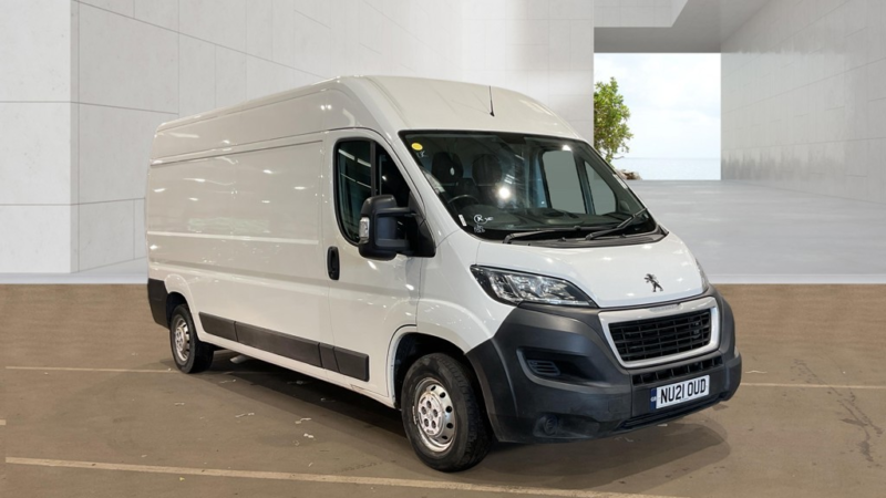 2021 Peugeot Boxer 2.2 Bluehdi 335 Professional in White — image 1