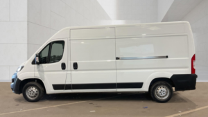 2021 Peugeot Boxer 2.2 Bluehdi 335 Professional in White — image 4