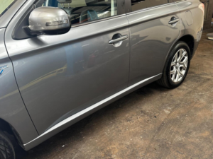 2014 Mitsubishi Outlander 2.0h 12kwh Gx4h CVT 4WD Euro 5 (s/s) 5dr in Grey — image 4
