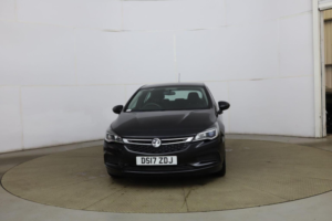 2017 Vauxhall Astra 1.4i Design Euro 6 5dr in Black — image 2