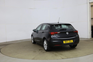 2017 Vauxhall Astra 1.4i Design Euro 6 5dr in Black — image 4