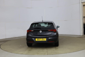 2017 Vauxhall Astra 1.4i Design Euro 6 5dr in Black — image 5