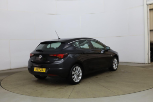 2017 Vauxhall Astra 1.4i Design Euro 6 5dr in Black — image 6