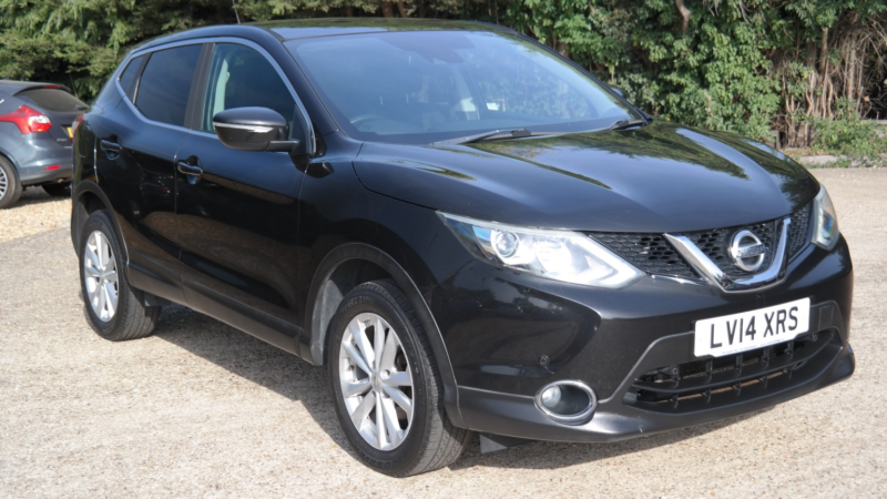 2014 Nissan Qashqai 1.2 Dig-T Acenta Premium in Black — image 1