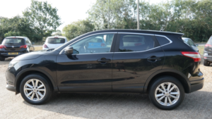 2014 Nissan Qashqai 1.2 Dig-T Acenta Premium in Black — image 6