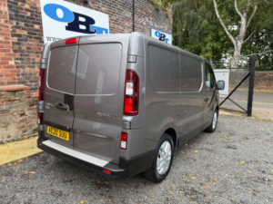 2020 Renault Trafic 2.0 Trafic Sl28 Sport Energy Dci in Grey — image 3