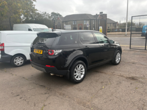 2017 Land Rover Discovery Sport 2.0 Td4 Se Tech SUV 5dr Diesel Manual 4WD Euro 6 (s/s) (180 Ps) in Black — image 3