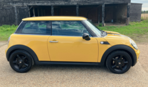 2007 MINI Hatch 1.4 One Hatch in Yellow — image 3
