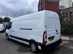 2022 Renault Master 2.3 Dci 35 Business+ Fwd Lwb Medium Roof Euro 6 4dr in White — image 4