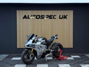 2019 Ducati Panigale V4s 1103 Super Sports Petrol Manual Euro 4 (214 Ps) in Red — image 4