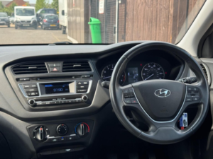 2016 Hyundai I20 1.2 Se Euro 6 5dr in Grey — image 4