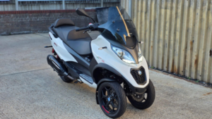 2022 Piaggio Mp3 400 400 Hpe CVT Euro 5 in White — image 2