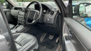 2016 Land Rover Discovery 4 3.0 Sd V6 Se Auto 4WD 5dr in Grey — image 2