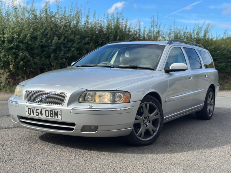 2004 Volvo V70 2.4 T5 Se Geartronic 5dr in Silver — image 1