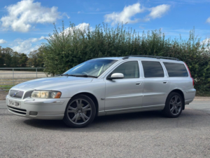 2004 Volvo V70 2.4 T5 Se Geartronic 5dr in Silver — image 4