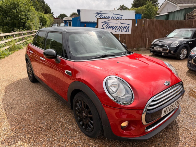 2016 MINI Hatch 1.5 Cooper Euro 6 (s/s) 5dr in Red — image 1