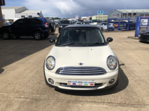 2009 MINI Hatch 1.6 Cooper Hatch in White — image 2
