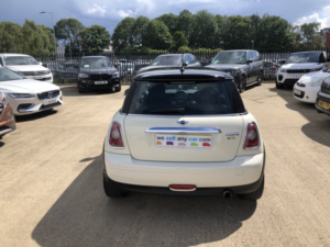 2009 MINI Hatch 1.6 Cooper Hatch in White — image 4