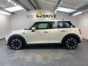 2020 MINI Hatch 1.5 Cooper Exclusive Hatchback 5dr Petrol Manual Euro 6 (s/s) (136 Ps) in White — image 2