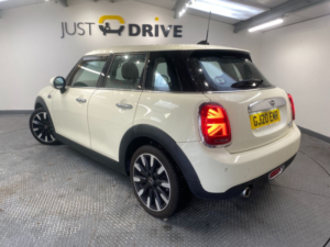 2020 MINI Hatch 1.5 Cooper Exclusive Hatchback 5dr Petrol Manual Euro 6 (s/s) (136 Ps) in White — image 3