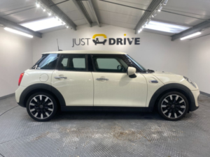 2020 MINI Hatch 1.5 Cooper Exclusive Hatchback 5dr Petrol Manual Euro 6 (s/s) (136 Ps) in White — image 6