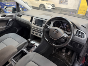 2015 Volkswagen Golf Sv 1.6 Tdi Bluemotion Tech Se in Blue — image 2