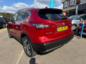 2018 Nissan Qashqai 1.5 Dci N-Connecta Euro 6 (s/s) 5dr in Red — image 3