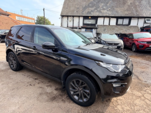 2017 Land Rover Discovery Sport Td4 Se Tech in Black — image 3