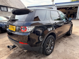 2017 Land Rover Discovery Sport Td4 Se Tech in Black — image 4
