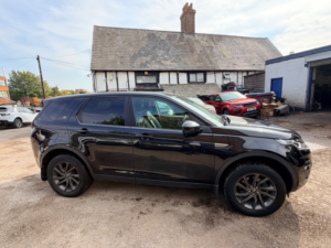 2017 Land Rover Discovery Sport Td4 Se Tech in Black — image 5