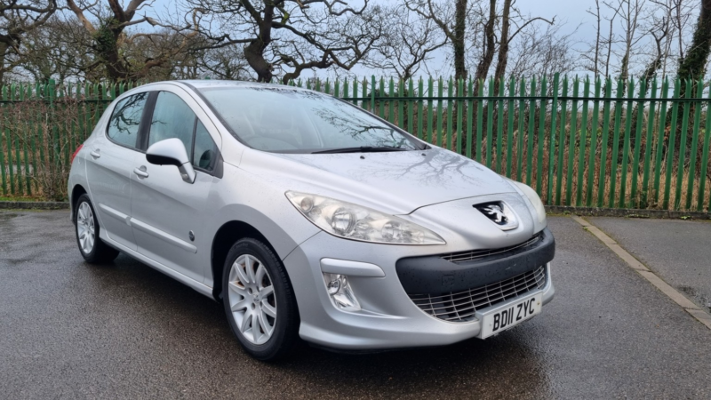 2011 Peugeot 308 1.6 Vti Envy in Silver — image 1